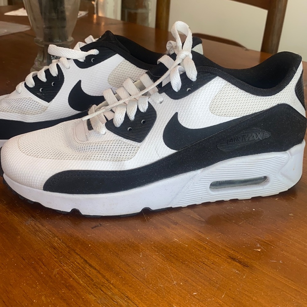 Nike Air tennis shoes
